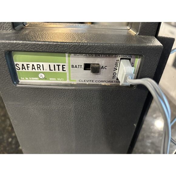 Burgess Safari Lite, Vintage , Power Cord‎ Included Batteries Are Not - Picture 5 of 6